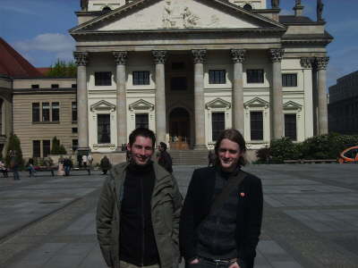 Hier vor einem wichtigen Gebude in Berlin...